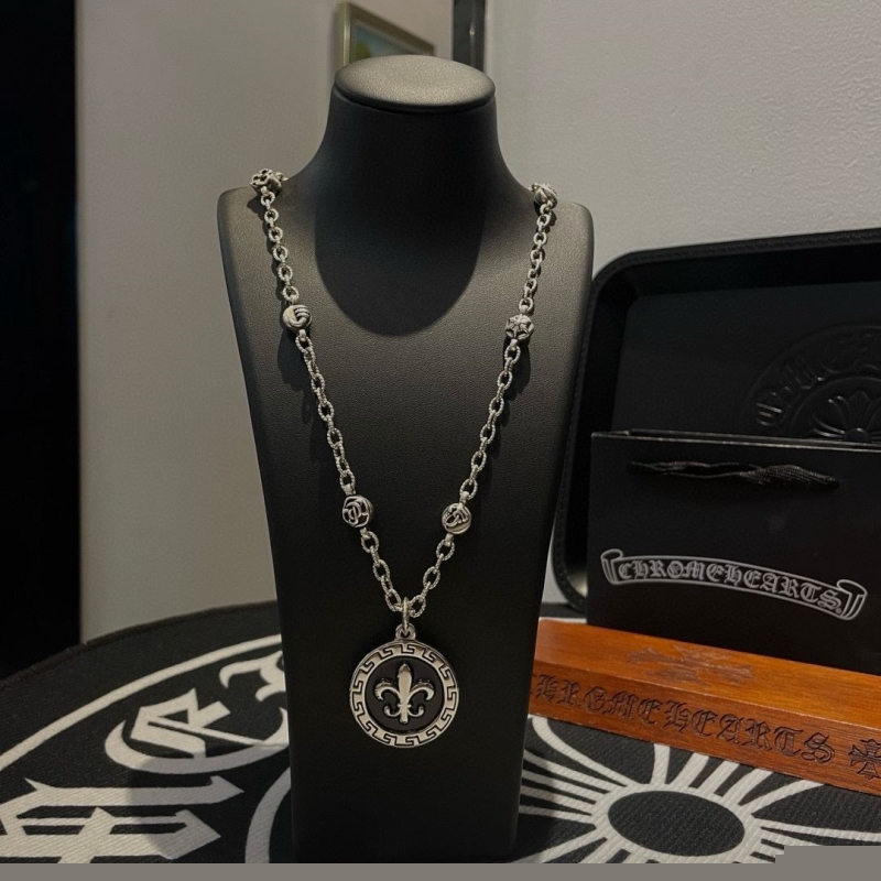 Ch**me He**ts necklaces